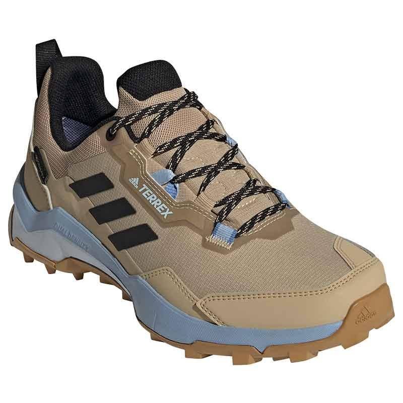 Imagen de la zapatilla trail running Adidas Terrex con su tejido impermeable Gore Tex
